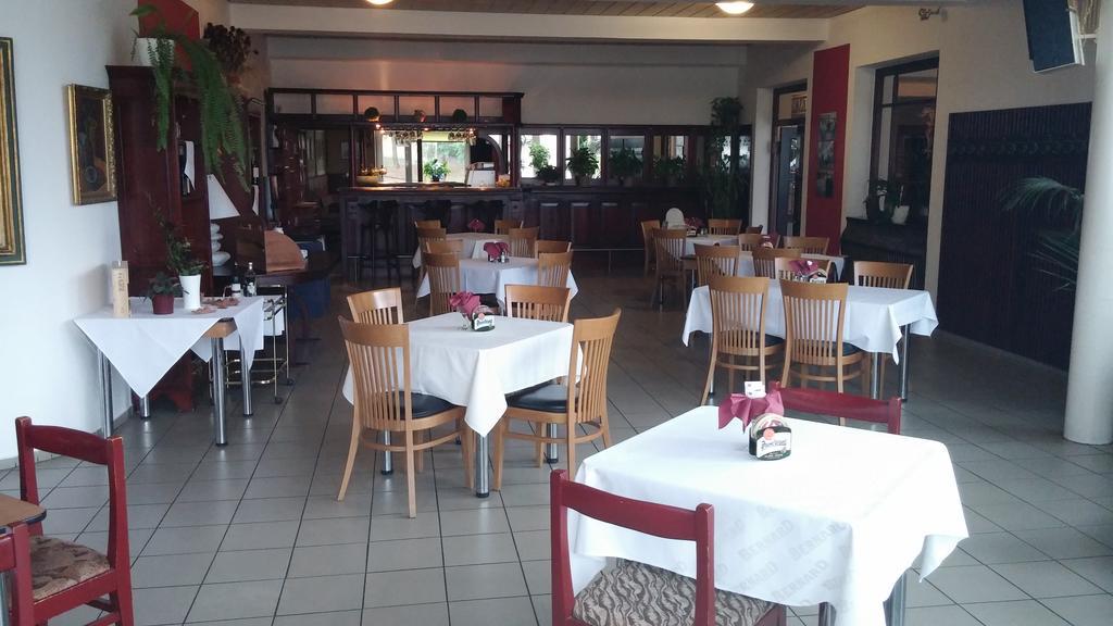 Hotel Rozvoj Klatovy Extérieur photo