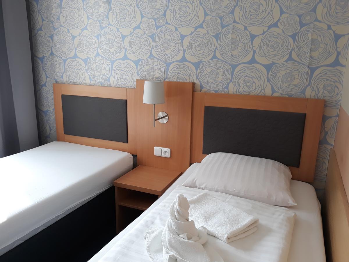 Hotel Rozvoj Klatovy Extérieur photo
