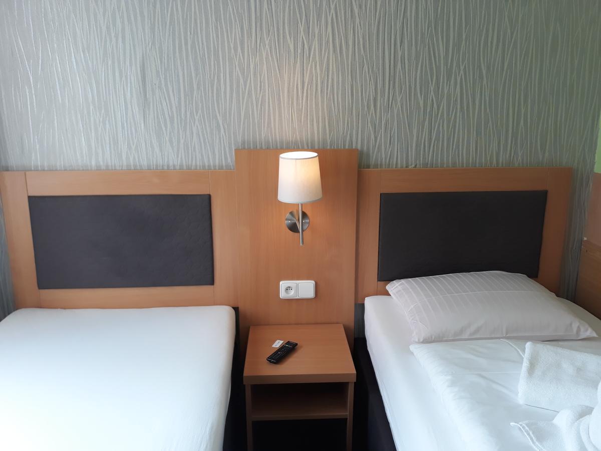 Hotel Rozvoj Klatovy Extérieur photo