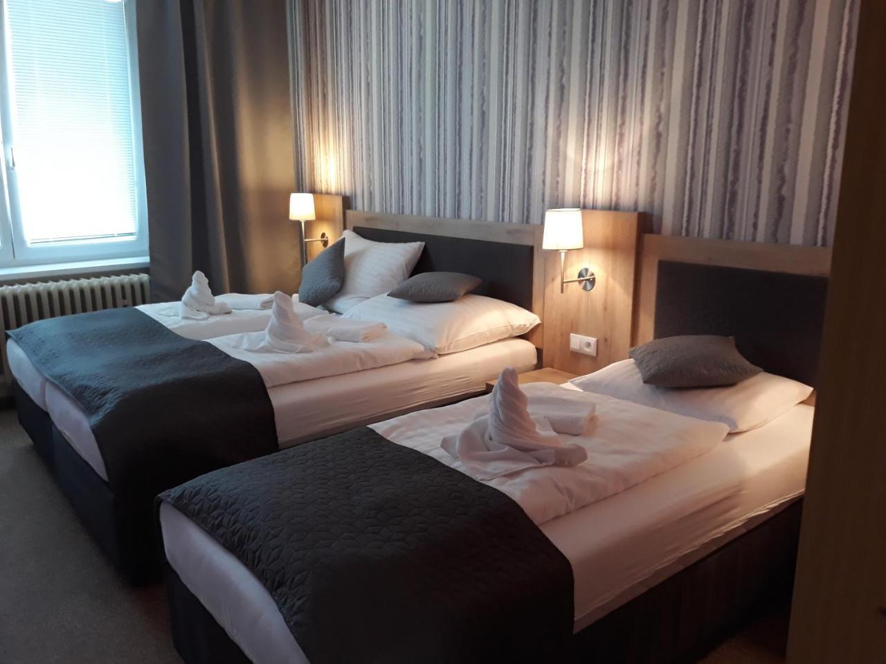 Hotel Rozvoj Klatovy Extérieur photo
